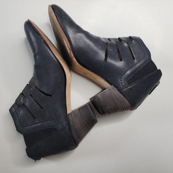 Aquatalia Marvin K Frieda ankle boots leather Gray Cutout booties size 8 - Picture 8 of 8